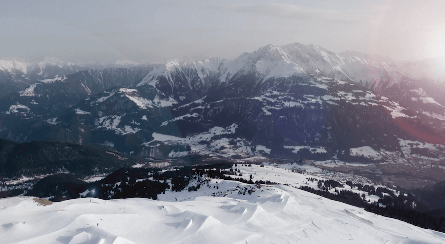 Vogelperspektive des Laax Skigebiets bei Tag